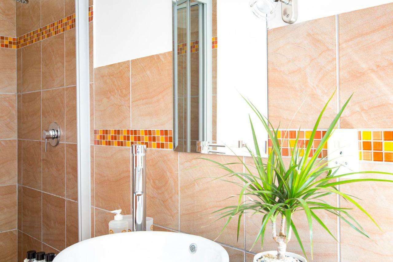 קניסנה Private Room In Ambiente Guest House מראה חיצוני תמונה